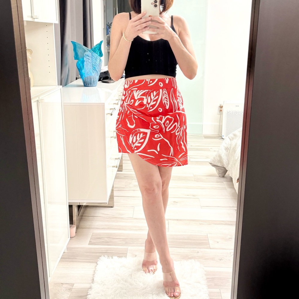 SHEIN Red and White Asymmetrical Tropical Print Skirt